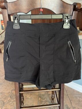 Black Athleta Trekkie North Mid Rise 3.5” Short